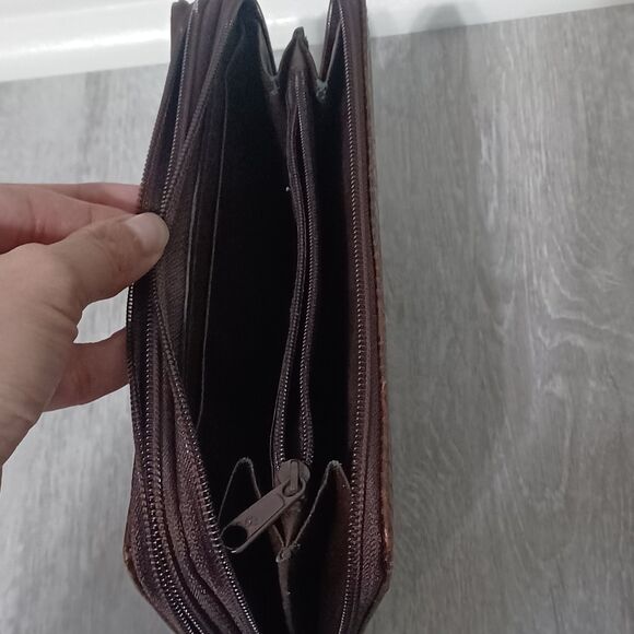 BUXTON Dark Brown Genuine Leather Wallet w/ Croc Pattern - Picture 4 of 5